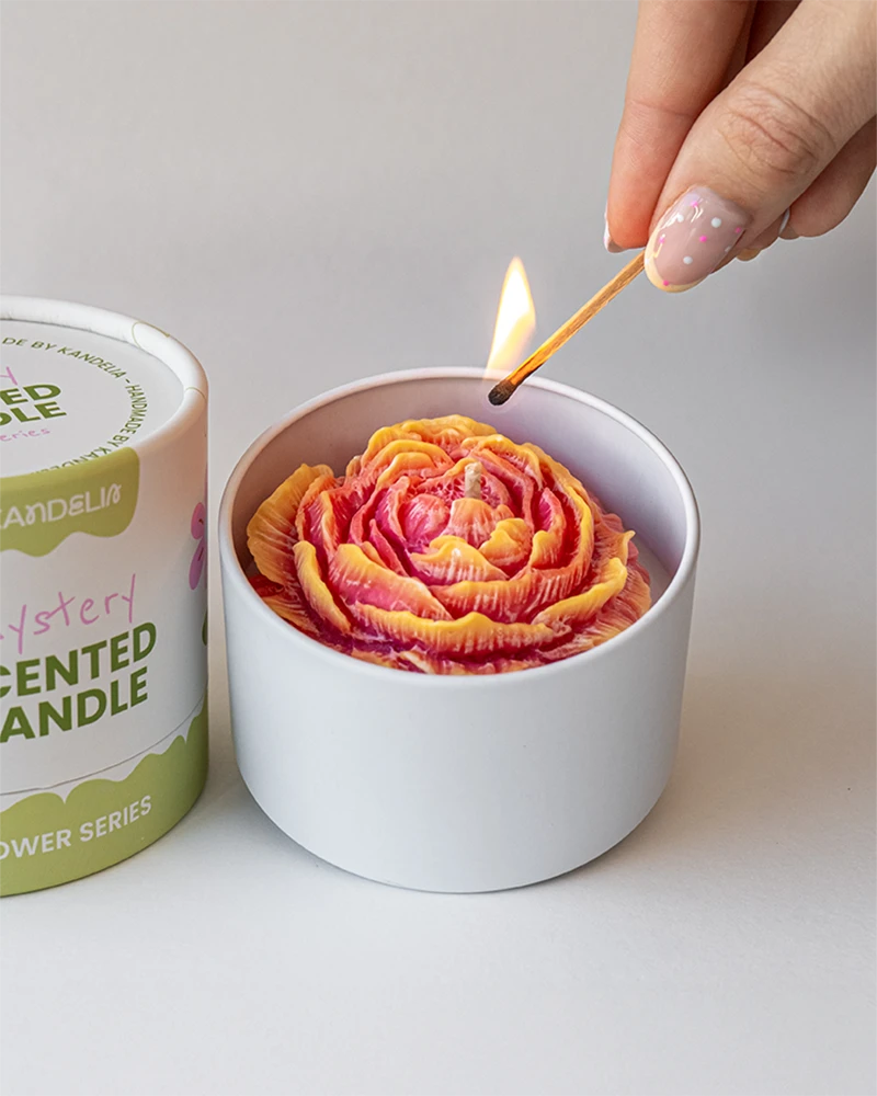 Rose floral scent note for Kandelia soy wax mystery candle